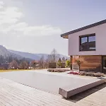 4 Saisons, Avec Piscine Chauffee Et Jacuzzi