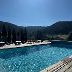 4 Saisons, Avec Piscine Chauffee Et Jacuzzi *