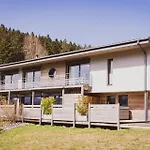 4 Saisons, Avec Piscine Chauffee Et Jacuzzi * 热拉梅