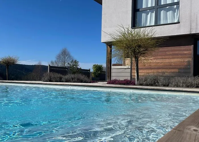 4 Saisons, Avec Piscine Chauffee Et Jacuzzi
