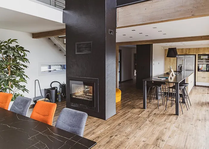 4 Saisons, Avec Piscine Chauffee Et Jacuzzi