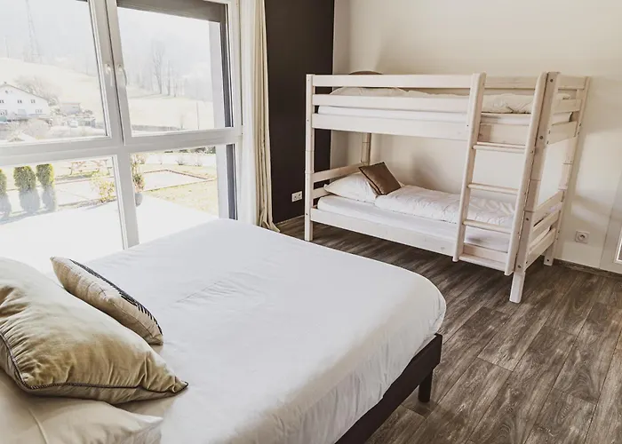 4 Saisons, Avec Piscine Chauffee Et Jacuzzi