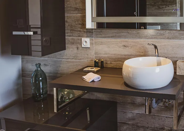 4 Saisons, Avec Piscine Chauffee Et Jacuzzi Vila